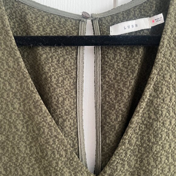 LUSH V-Neck Wide Leg Cropped Length Jumpsuit, Forest Green, Sz M - Picture 2 of 8